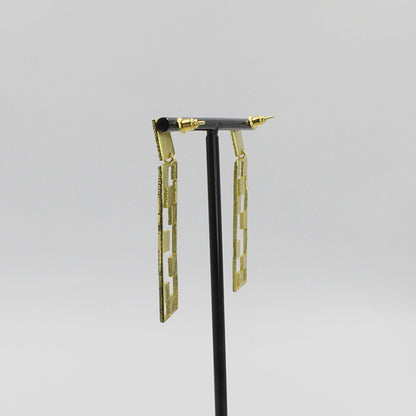 Pendientes CASSANDRE bañados en oro - Diseño con carácter-4