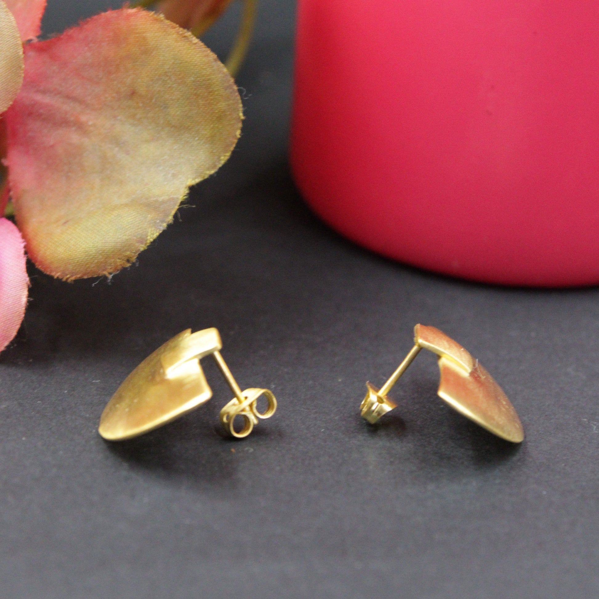 Pendientes PRA' de diseño en latón bañados en oro - Diseño con carácter-4