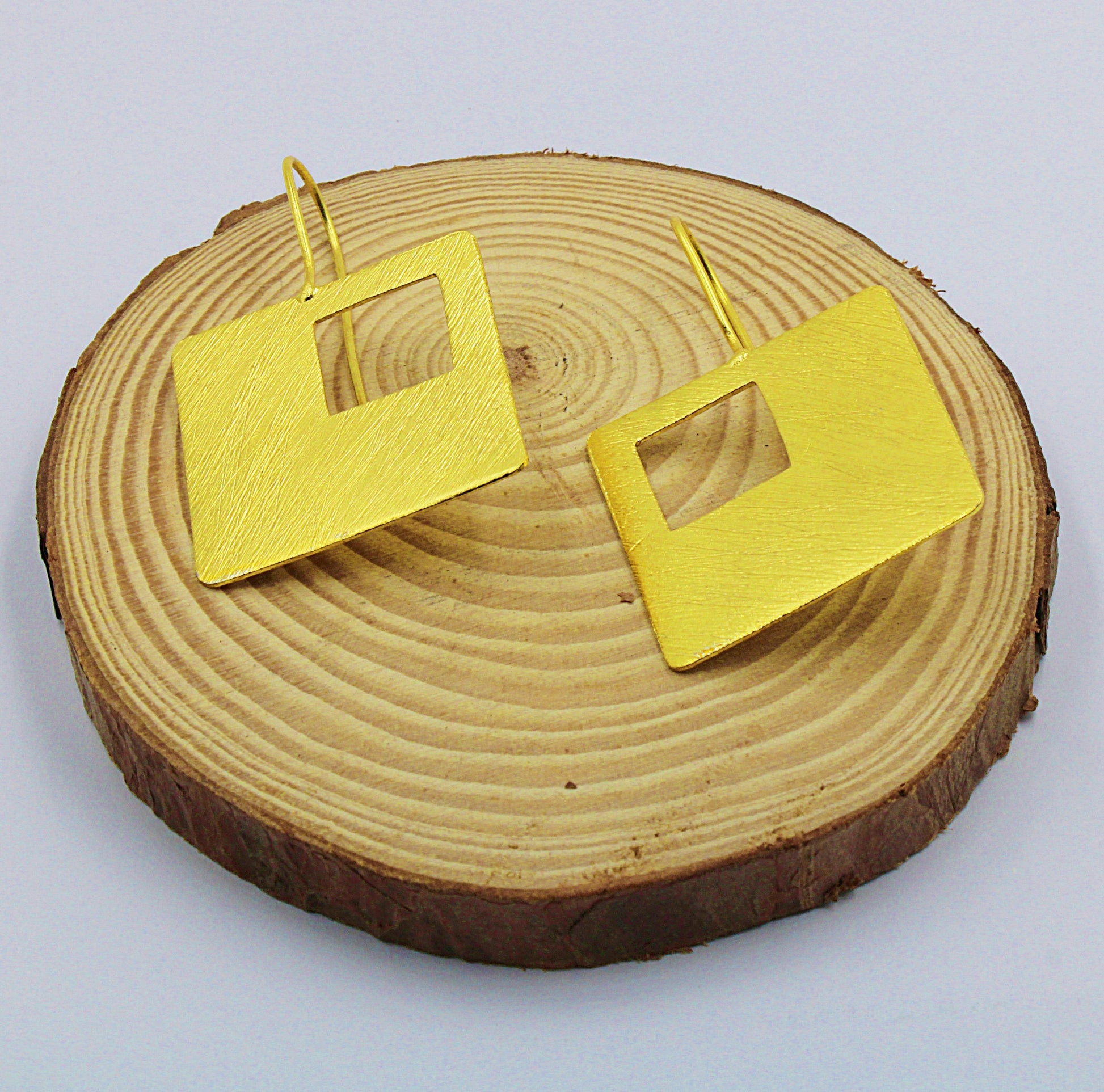 Pendientes Cuadrados SIXTY bañados en oro-1